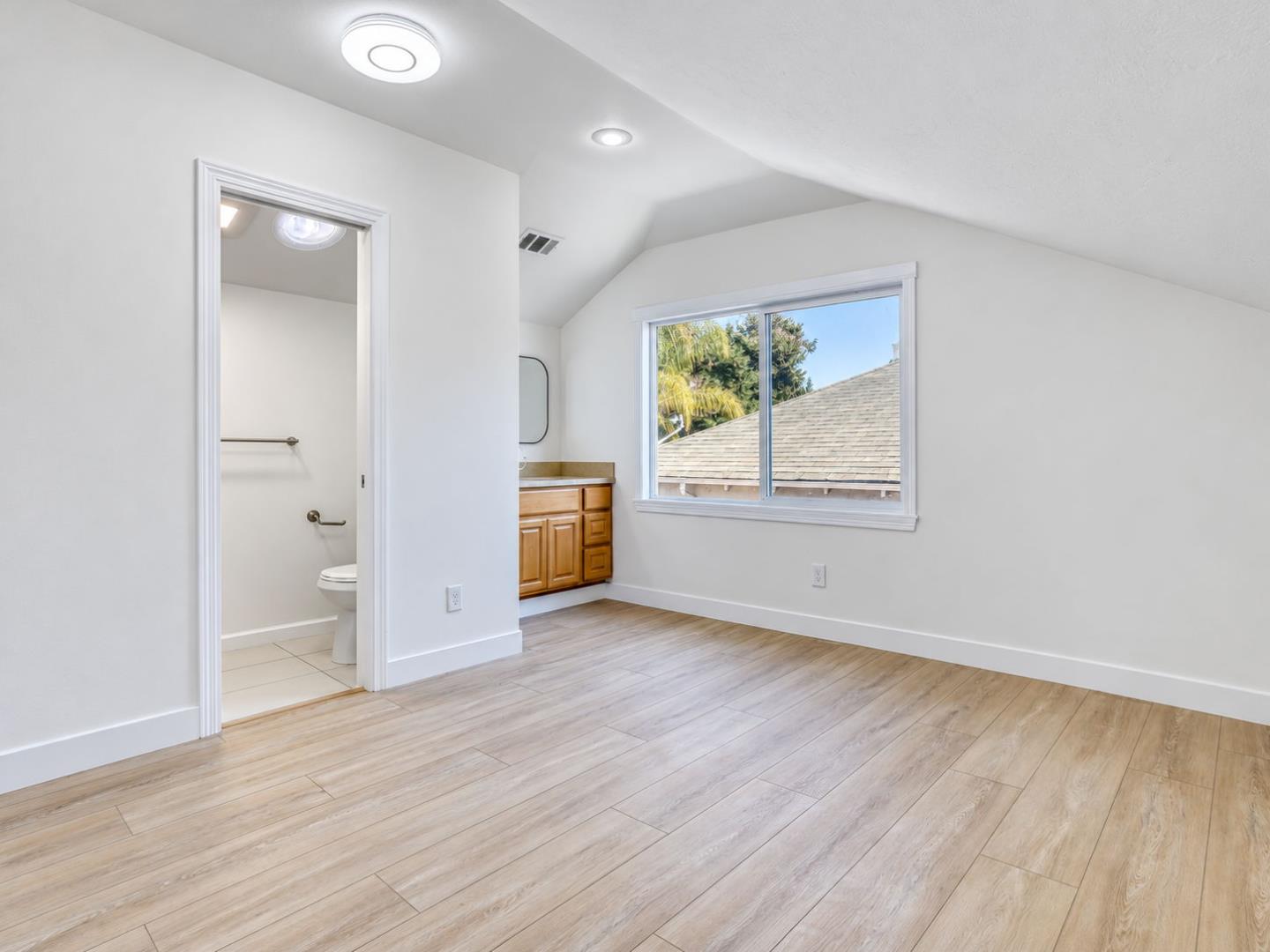 21692 Westfield Ave
