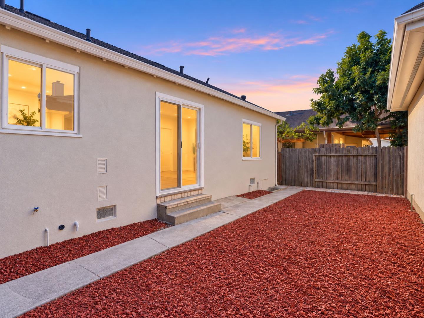 21692 Westfield Ave