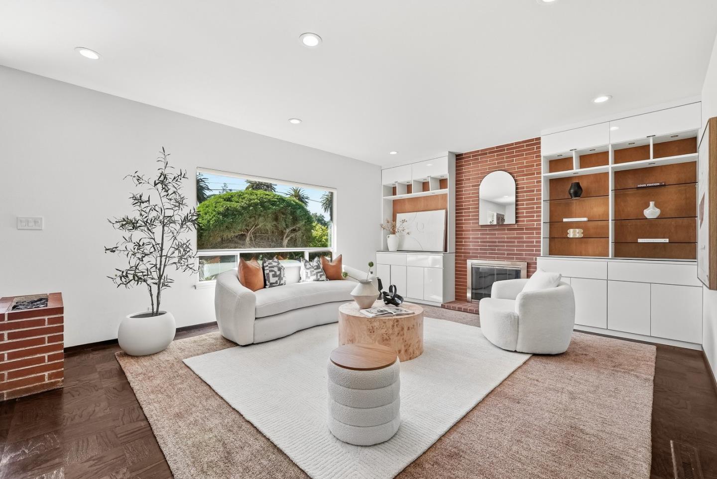 330 Hillview DR