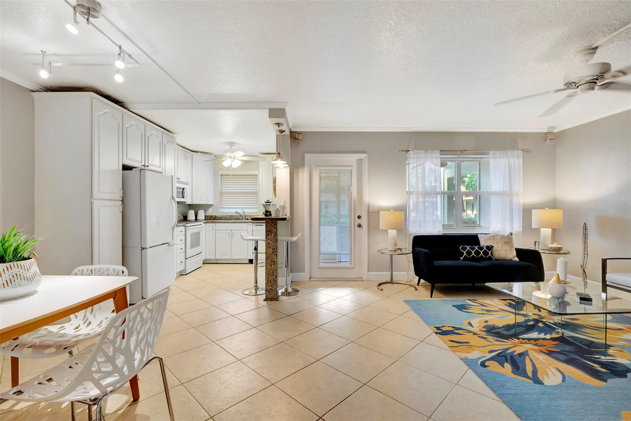 2800 NE 14th Street Cswy 118