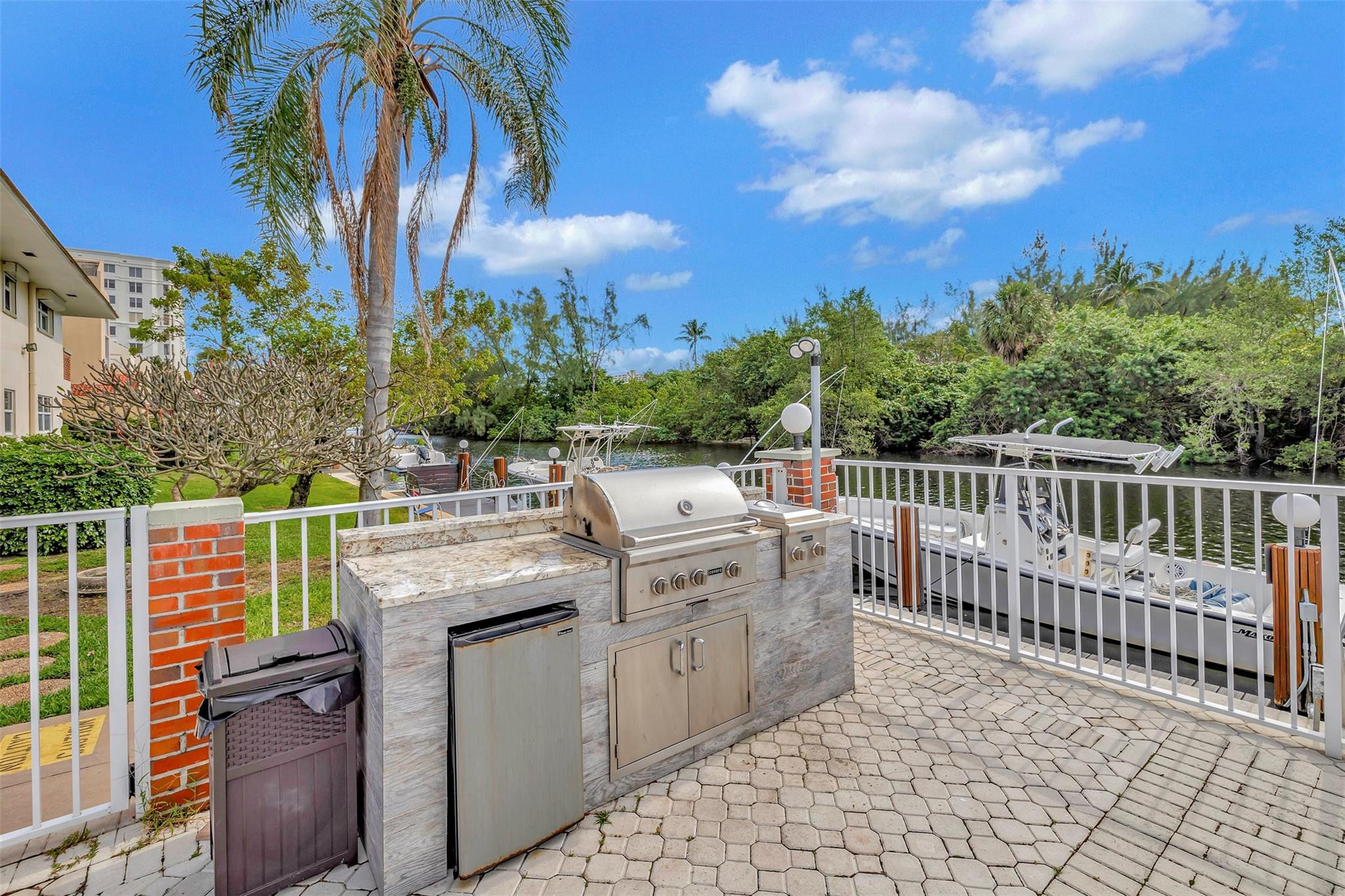 2800 NE 14th Street Cswy 118