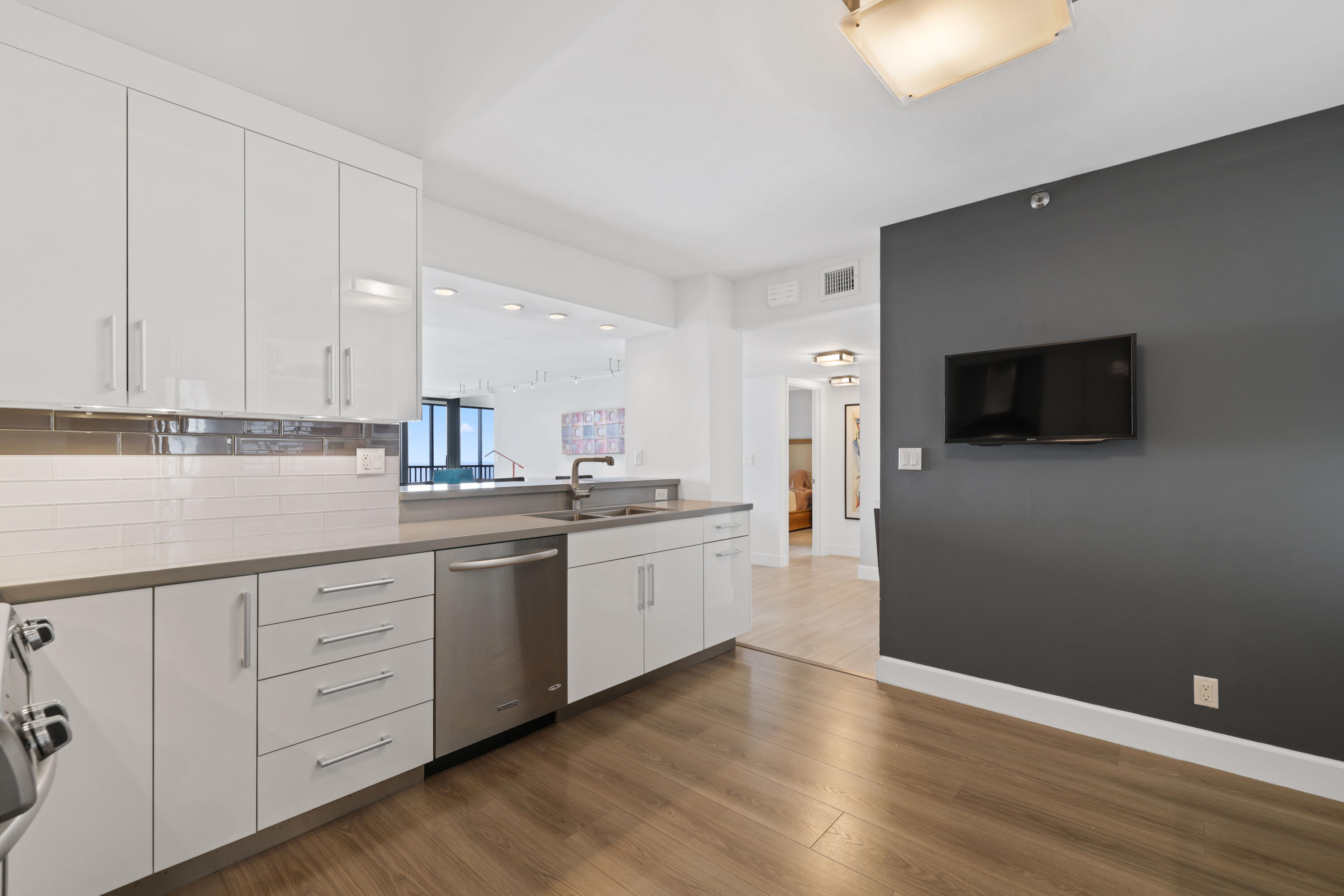 3400 S Ocean Boulevard 8c