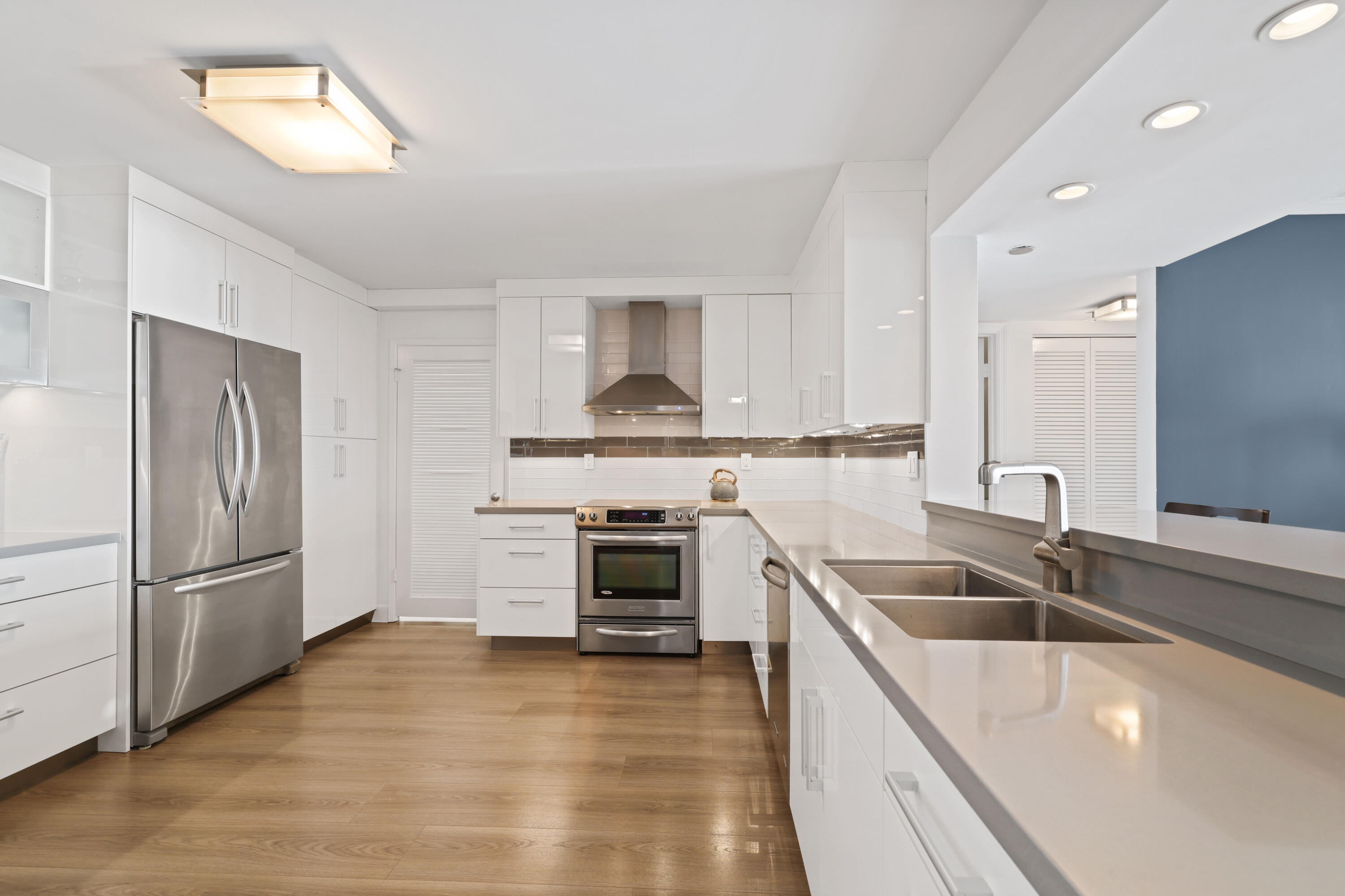 3400 S Ocean Boulevard 8c