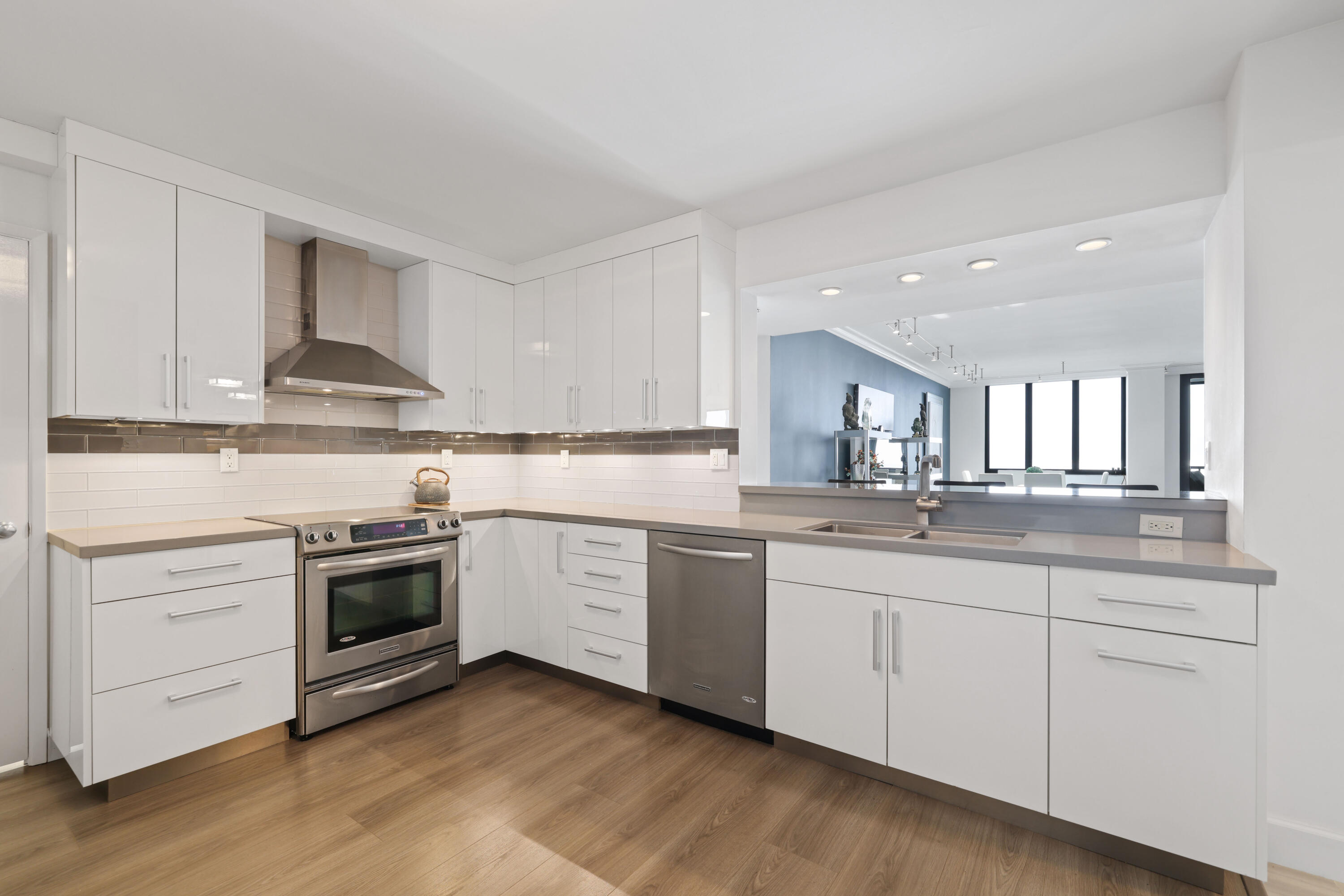 3400 S Ocean Boulevard 8c