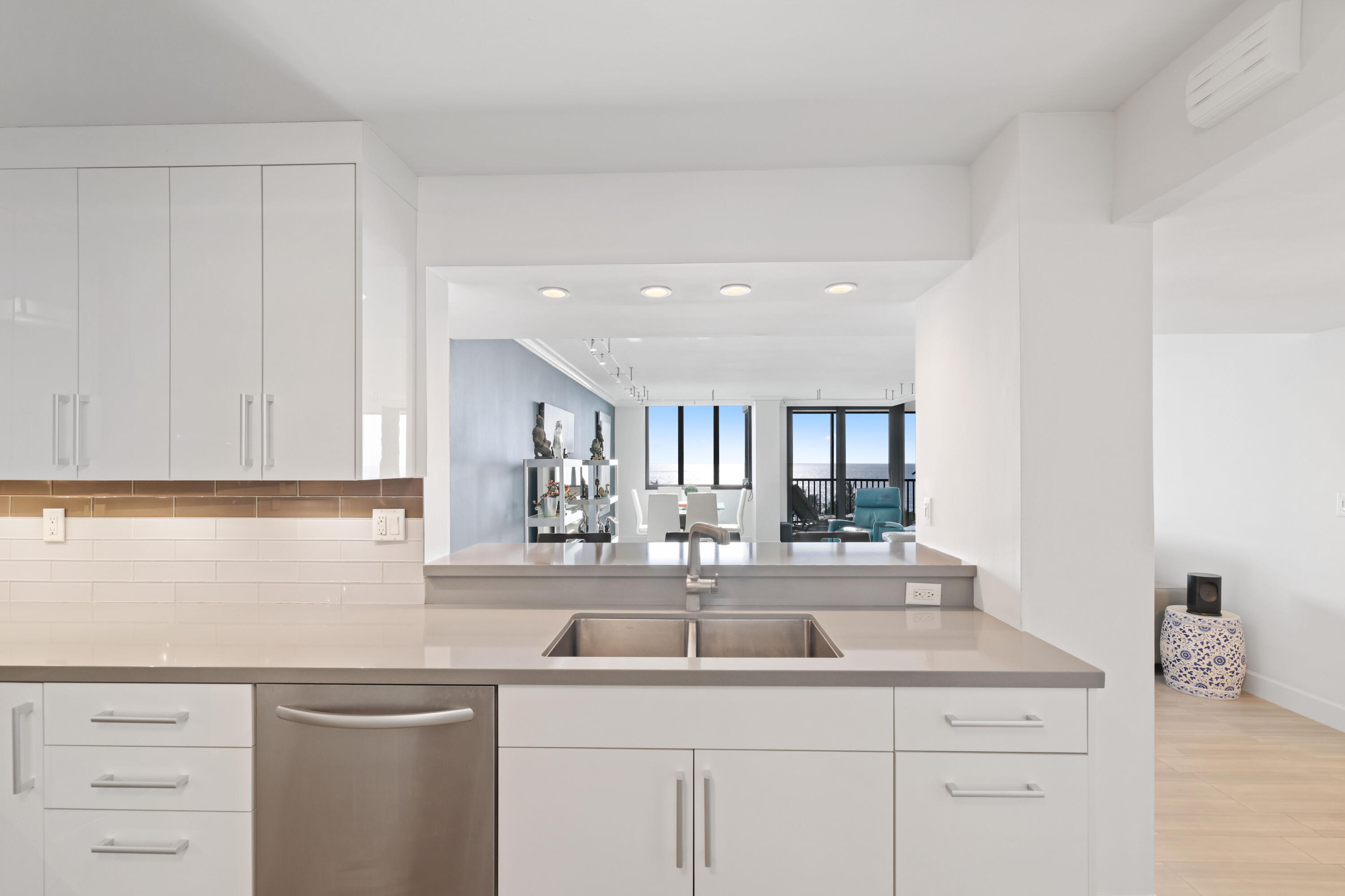 3400 S Ocean Boulevard 8c