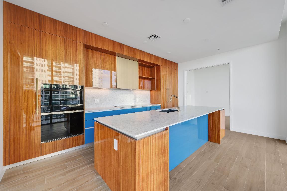 2655 S Bayshore Drive 902