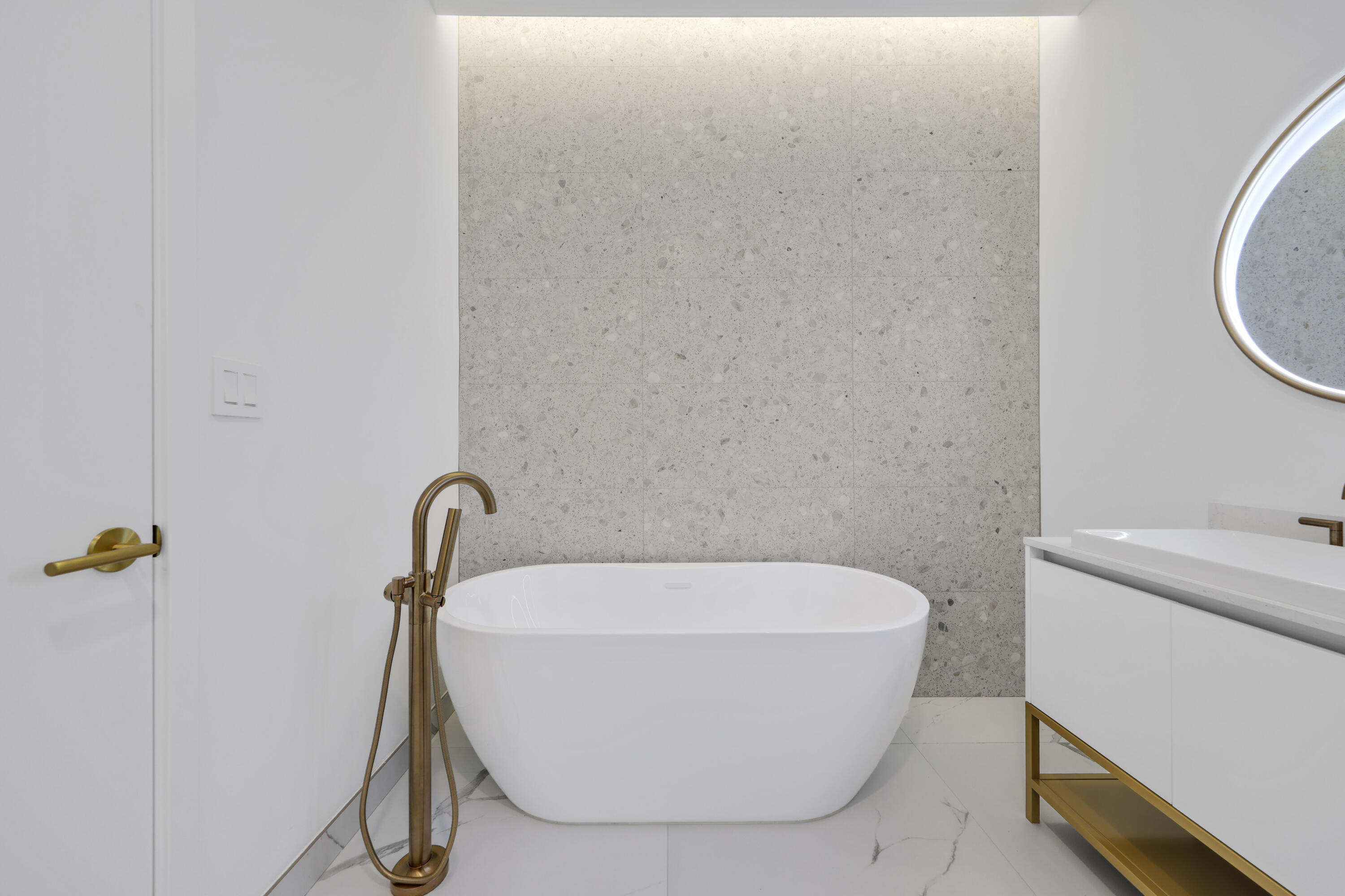 2655 S Bayshore Drive 902