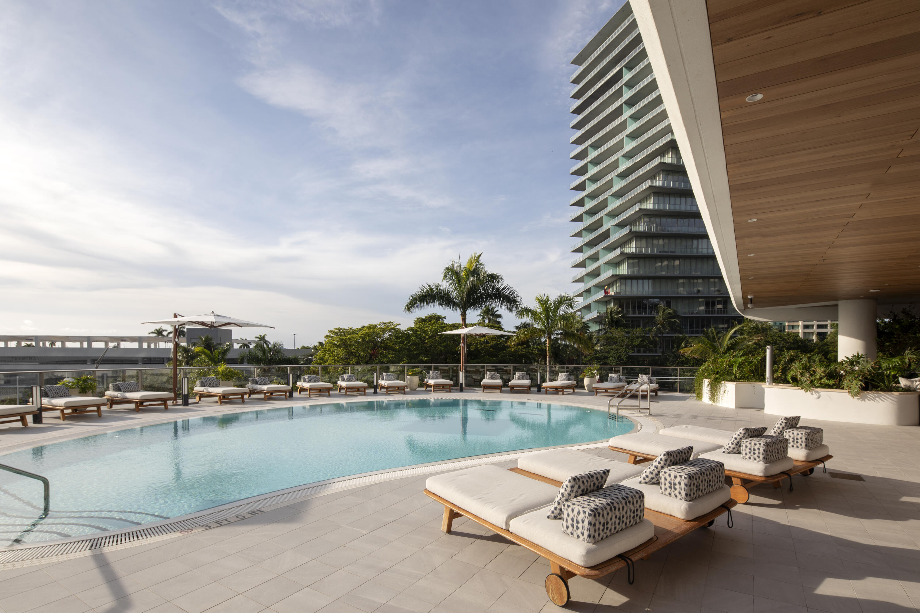 2655 S Bayshore Drive 902