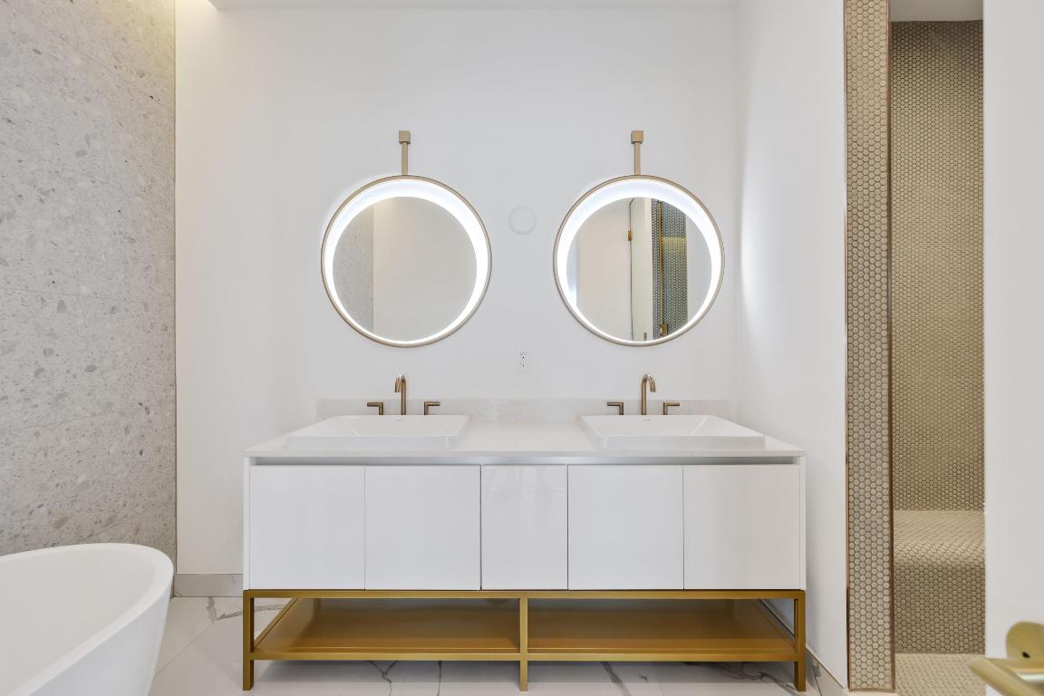 2655 S Bayshore Drive 902