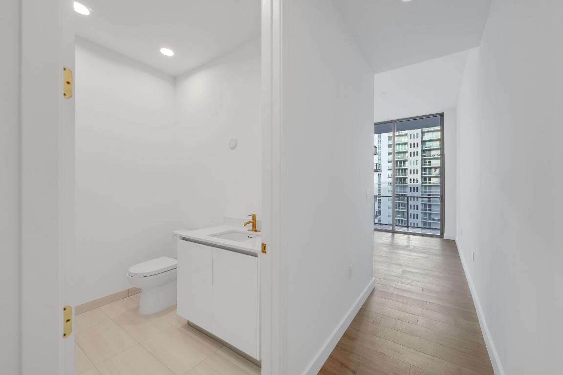 2655 S Bayshore Drive 902