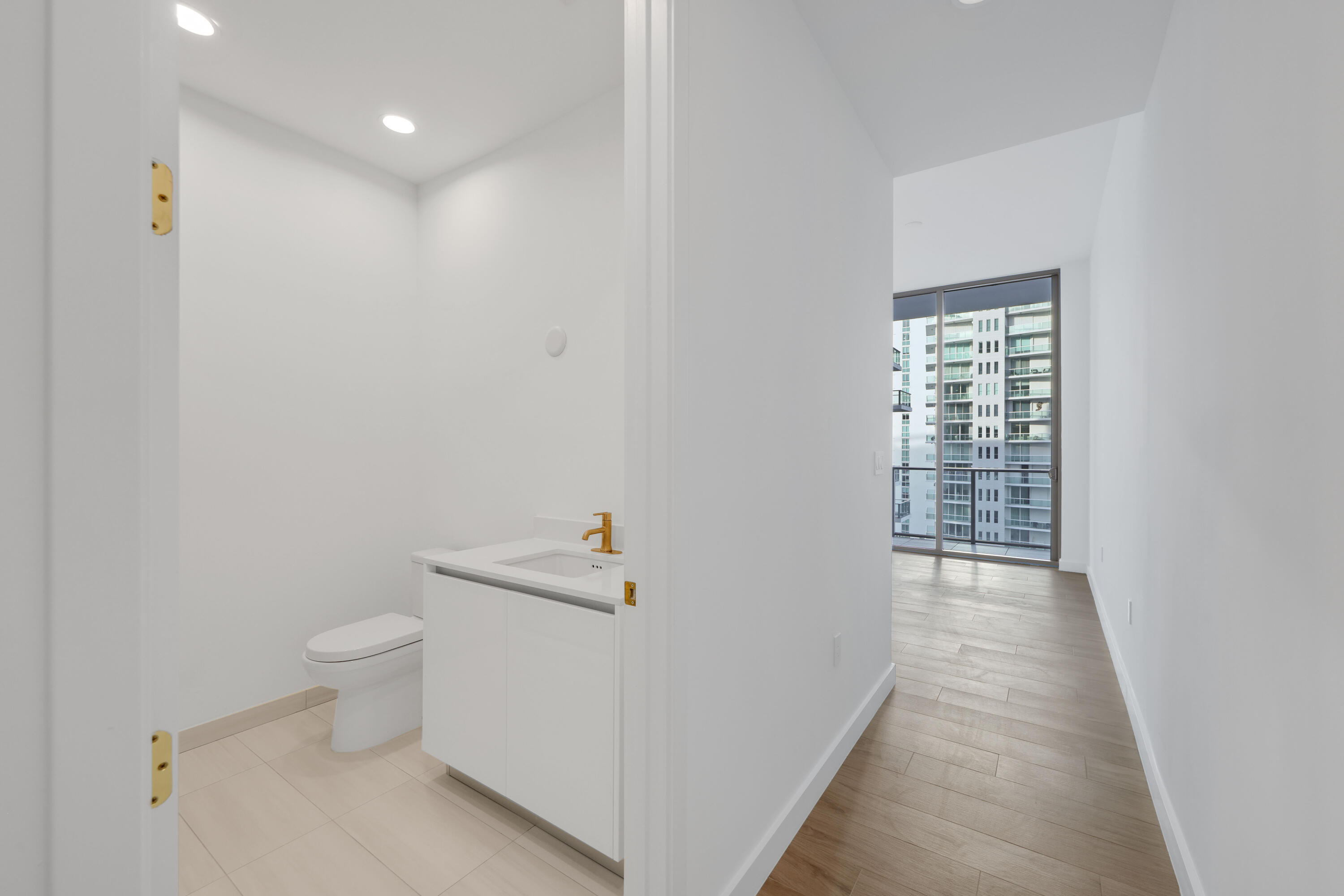 2655 S Bayshore Drive 902