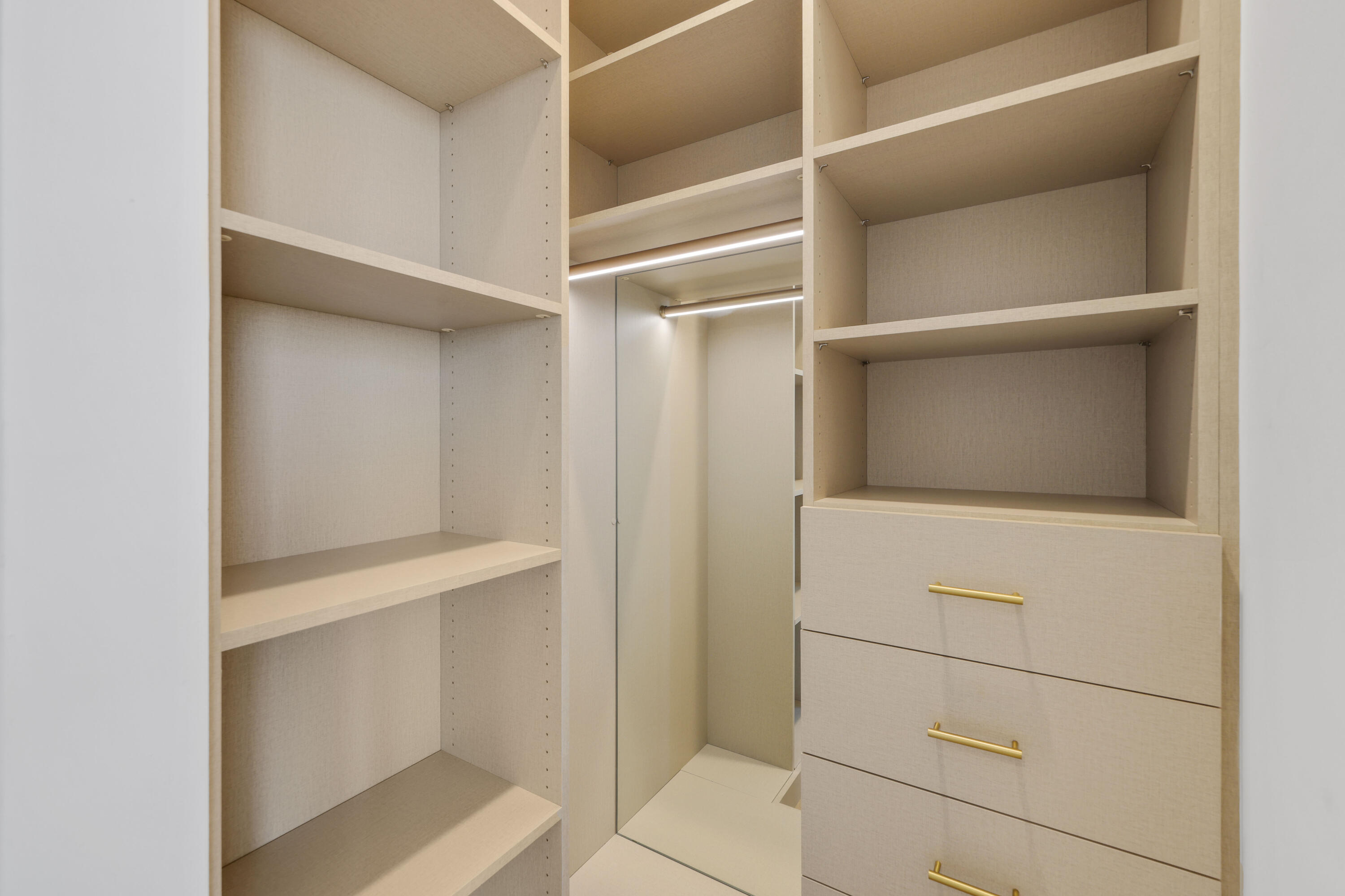 2655 S Bayshore Drive 902