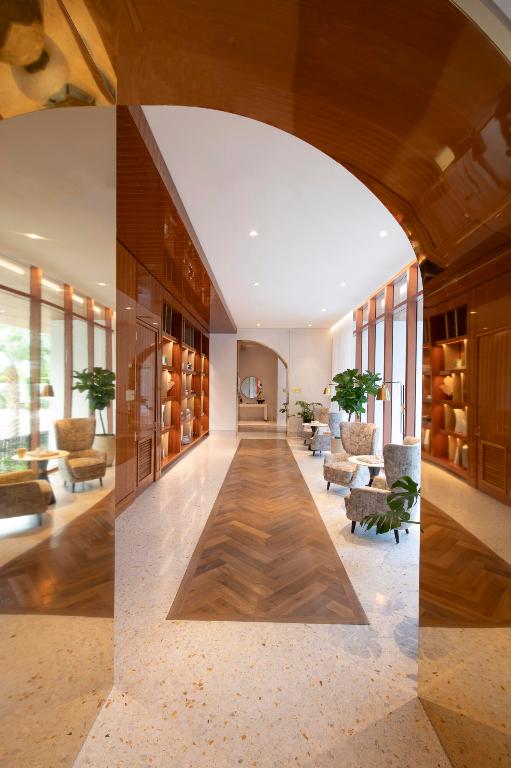 2655 S Bayshore Drive 902