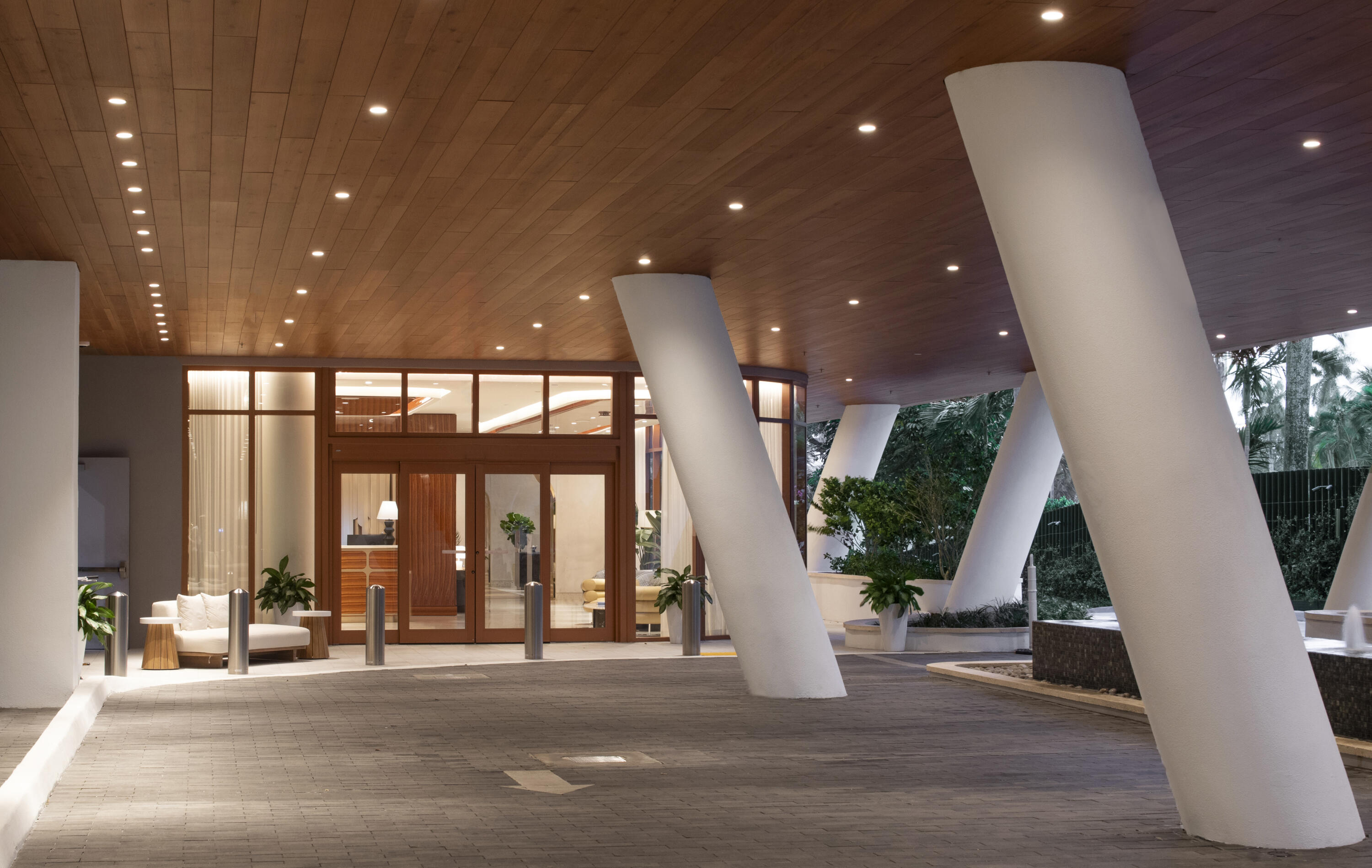 2655 S Bayshore Drive 902