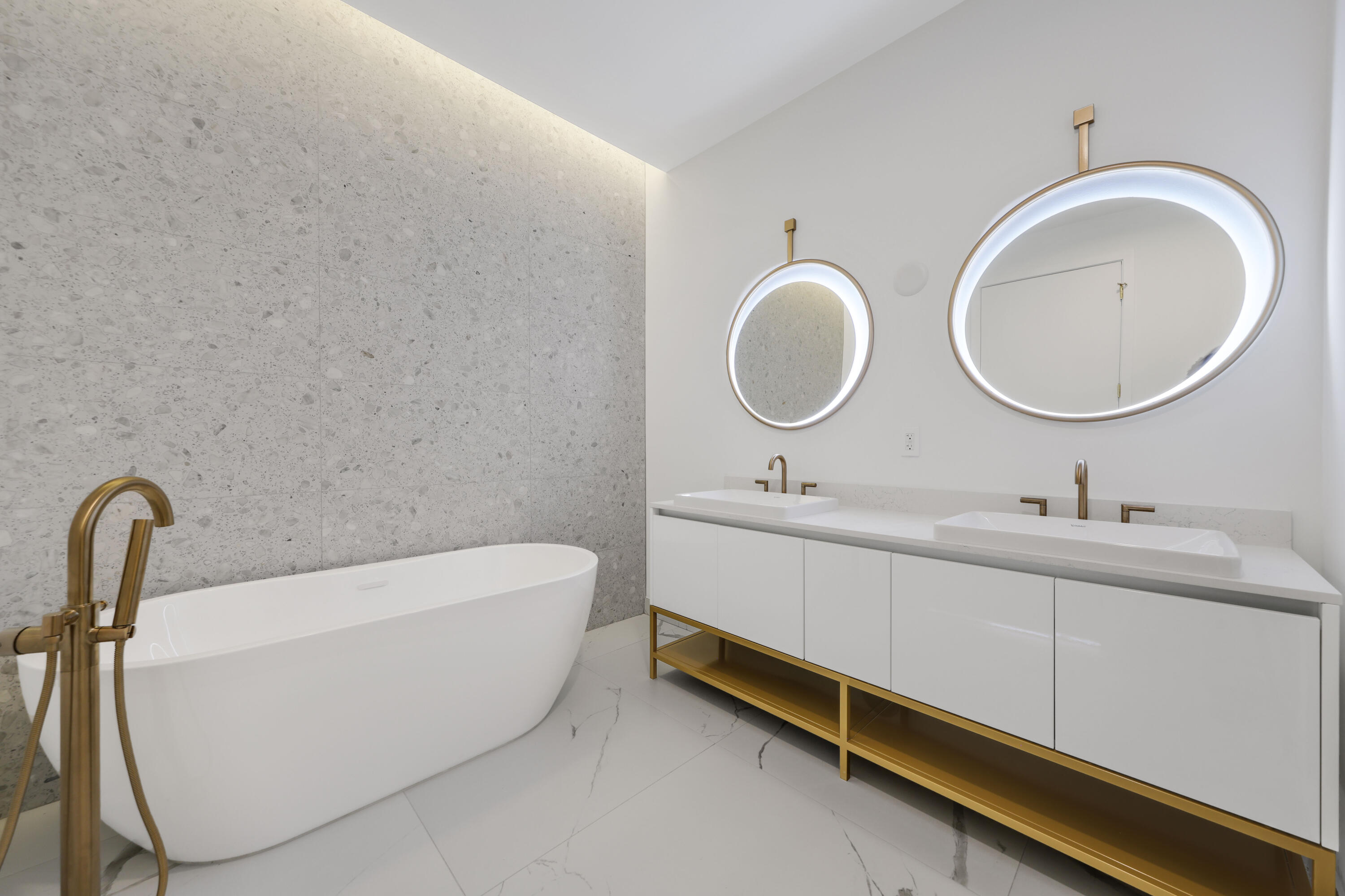 2655 S Bayshore Drive 902