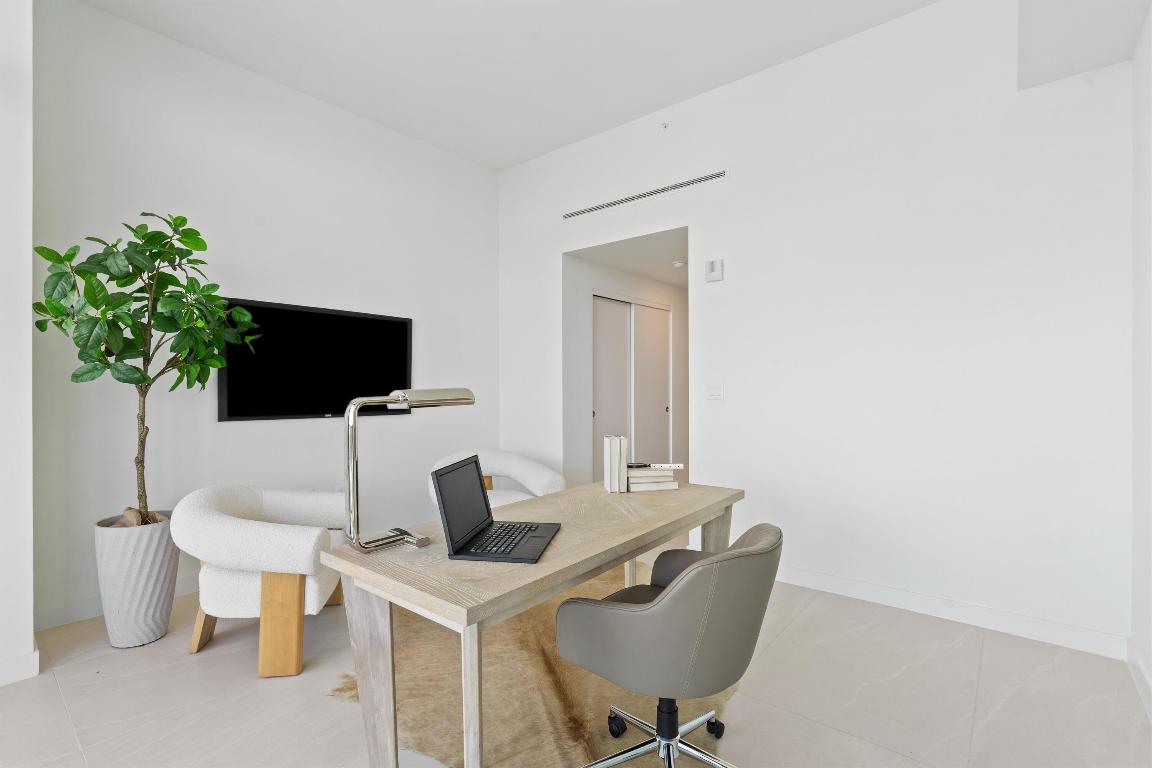 900 N Ocean Boulevard Uph03