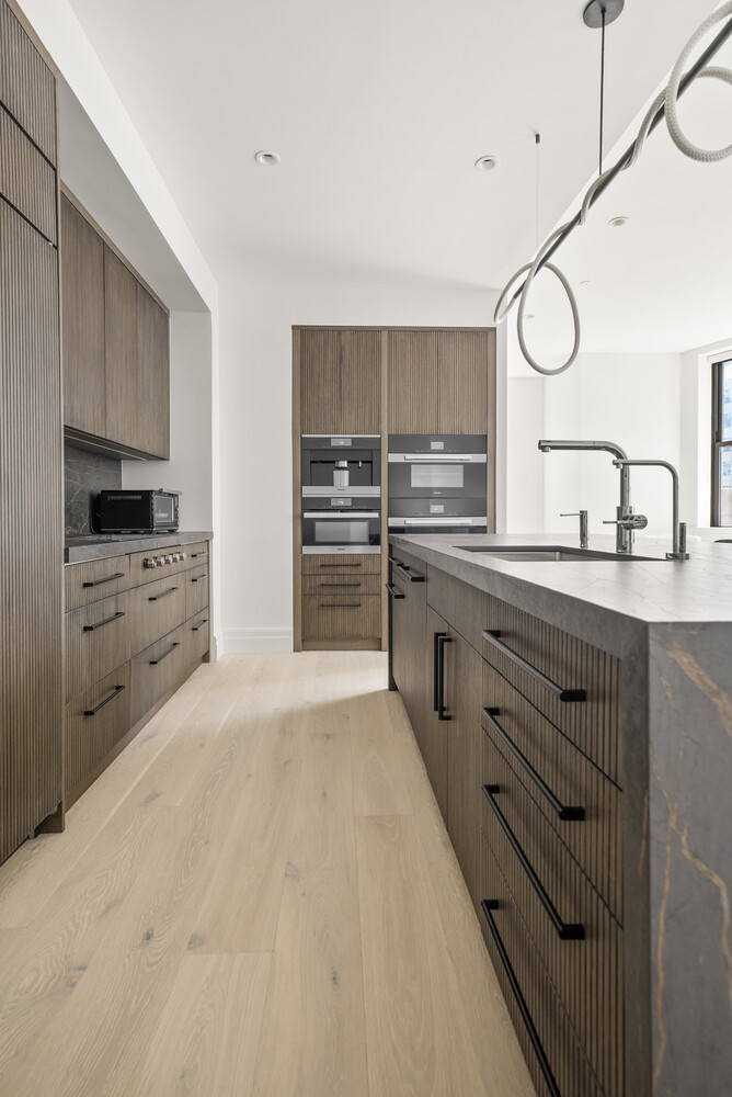 100 BARCLAY Street 16A