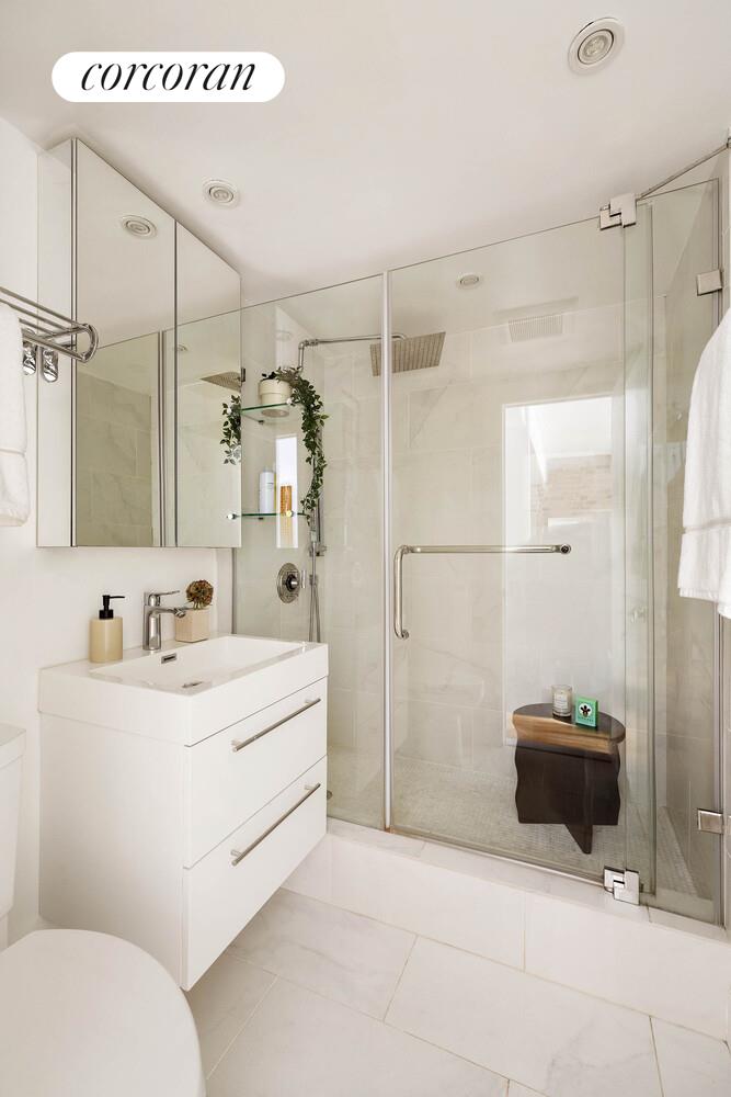 260 W 22ND Street 2