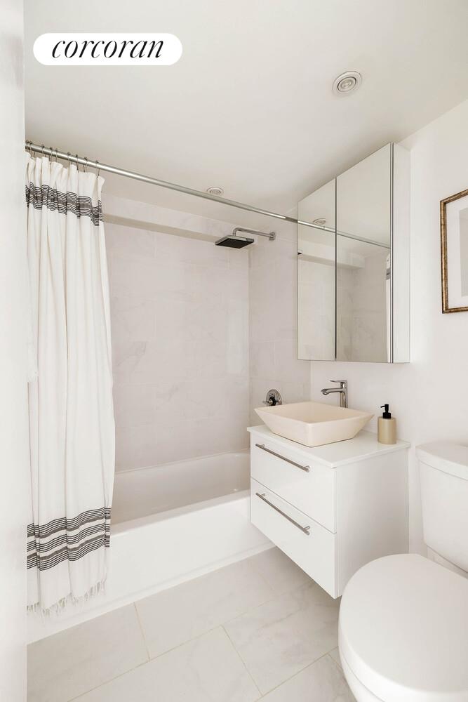 260 W 22ND Street 2