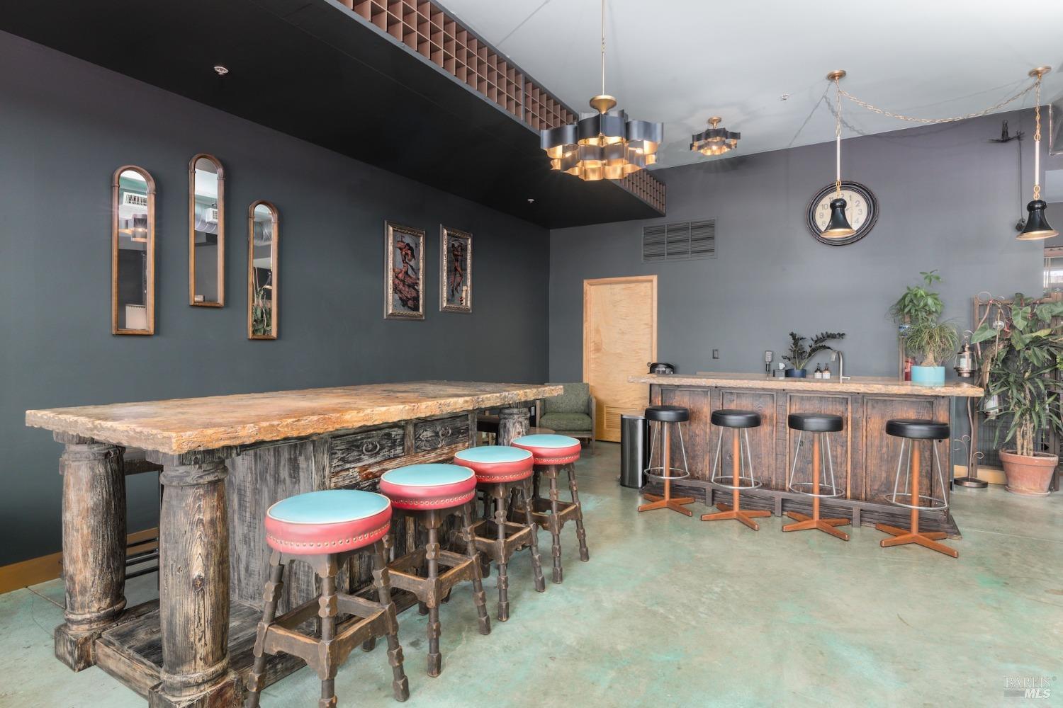 21015 Geyserville Ave