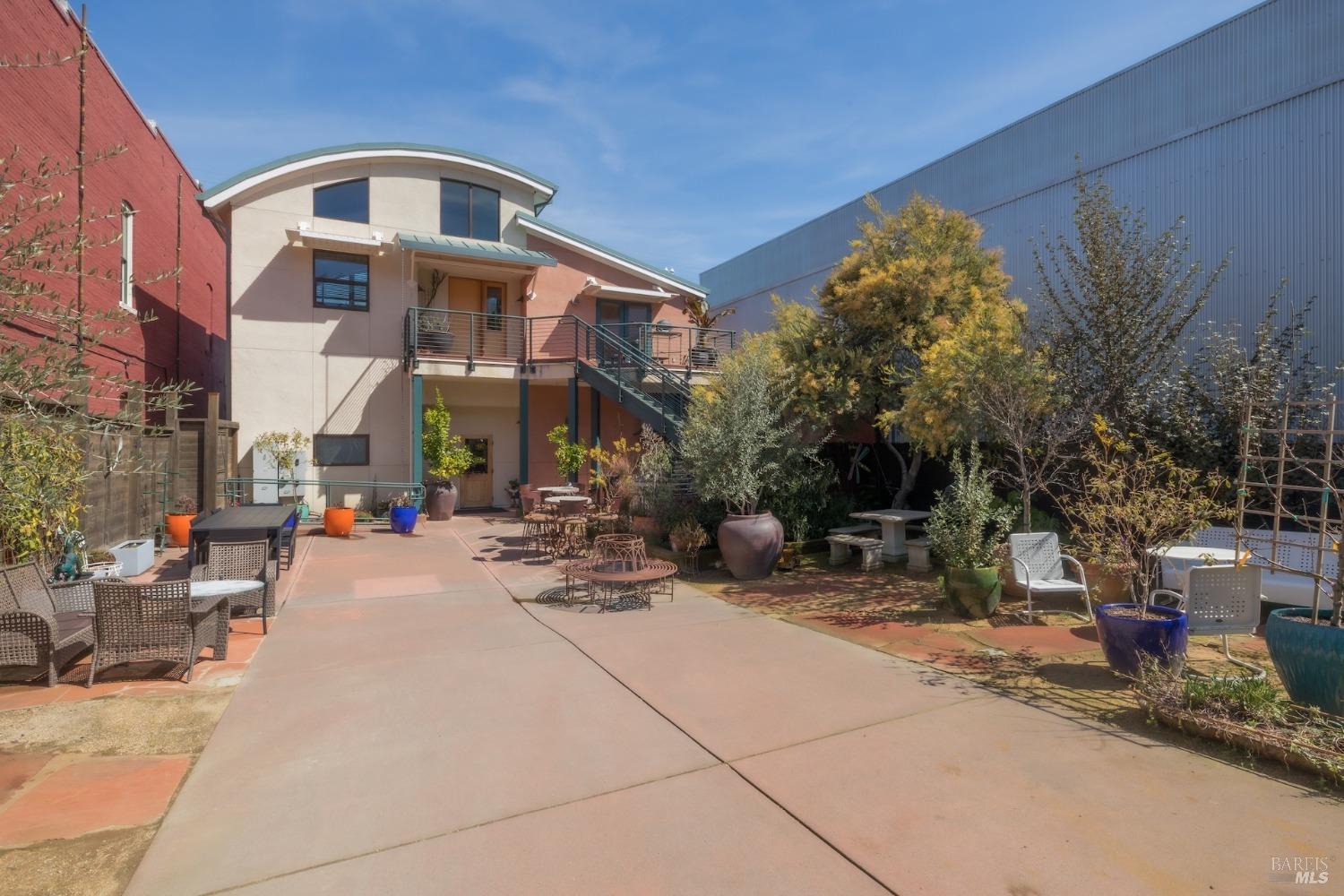 21015 Geyserville Ave