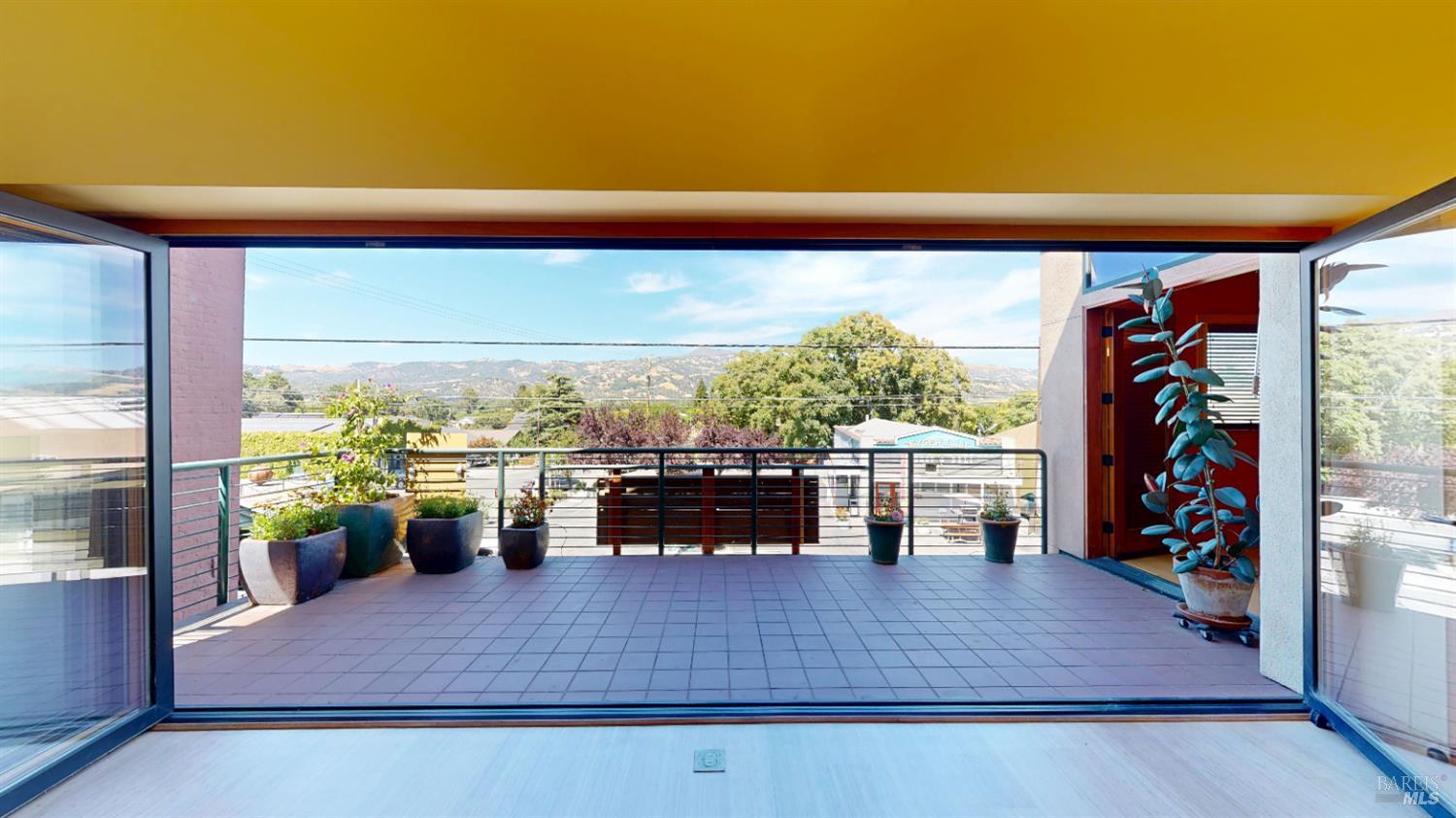 21015 Geyserville Ave