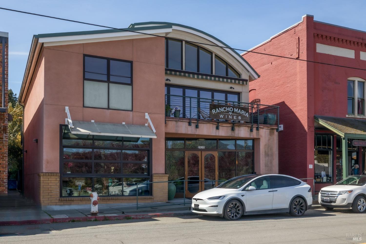 21015 Geyserville Ave