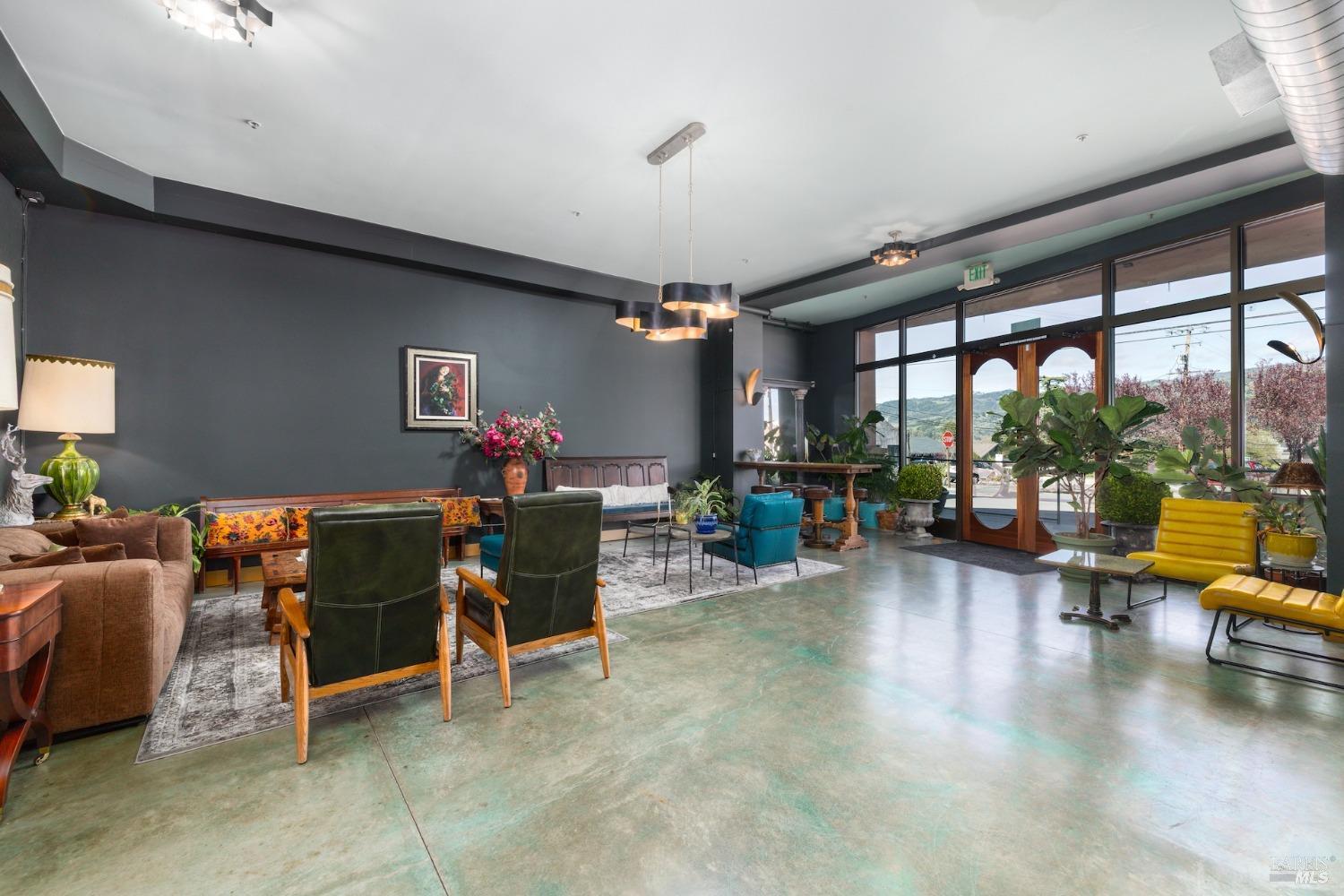 21015 Geyserville Ave