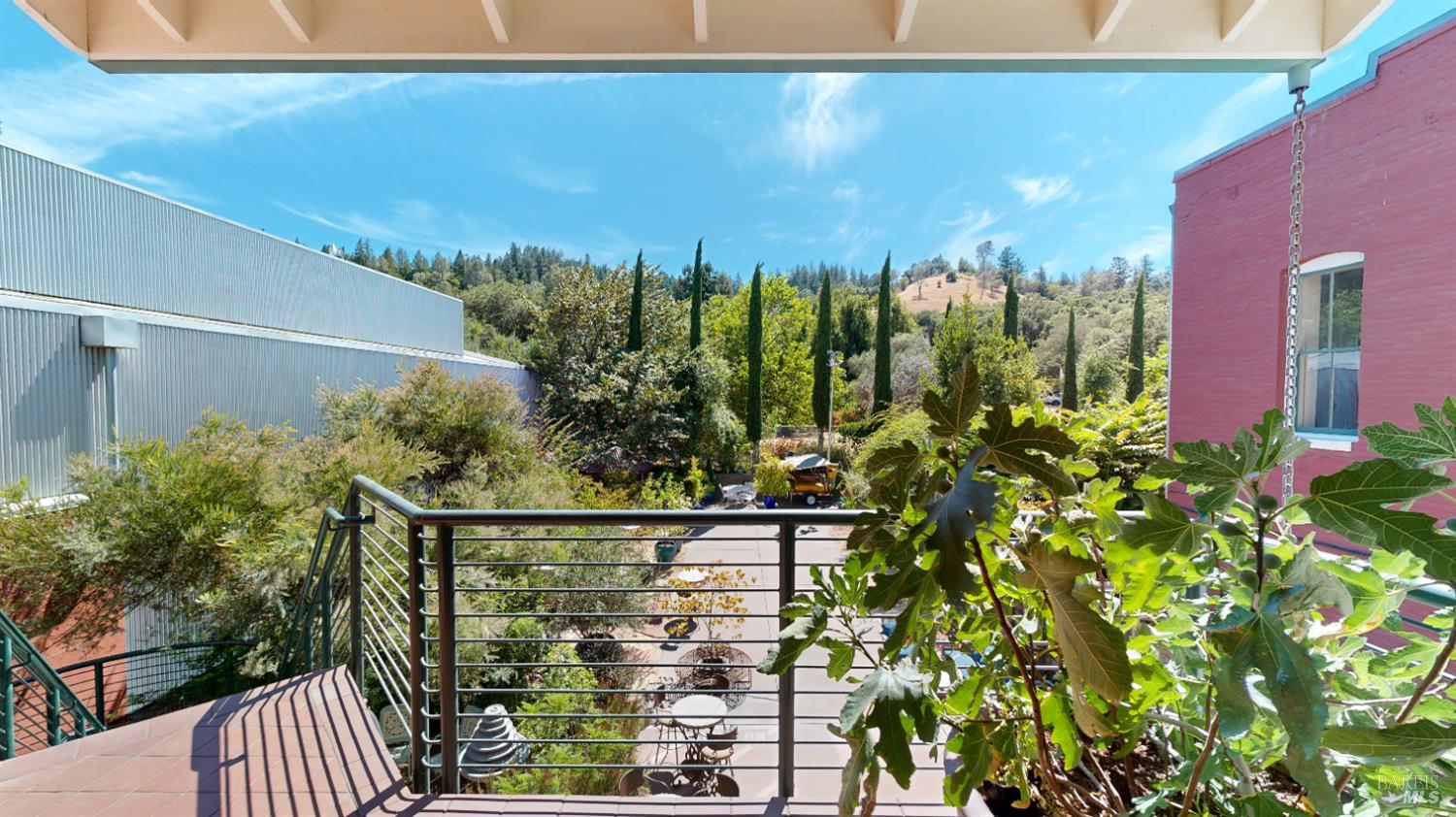 21015 Geyserville Ave