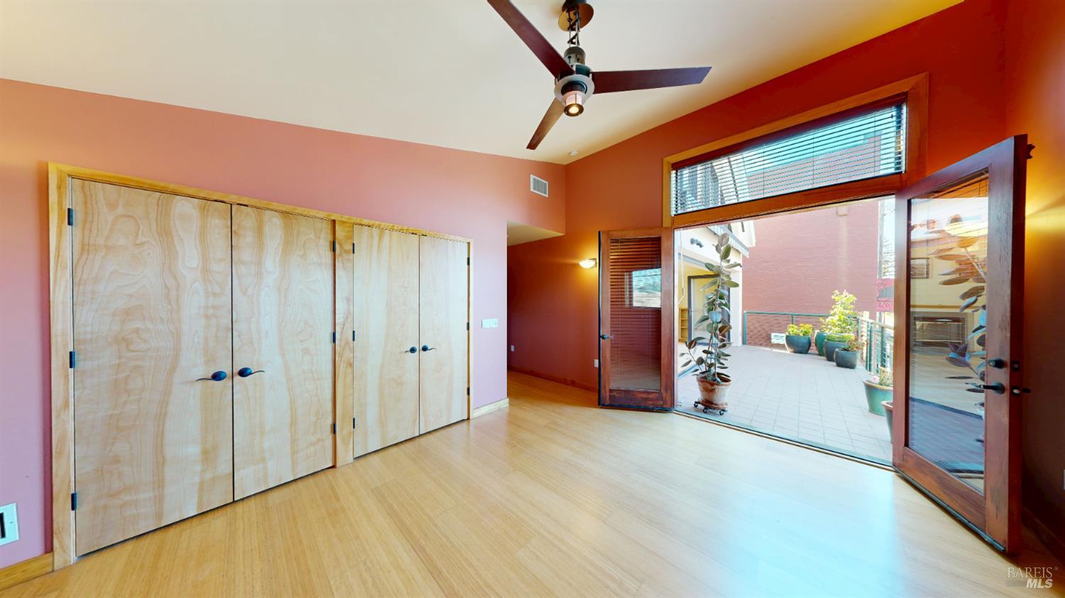 21015 Geyserville Ave