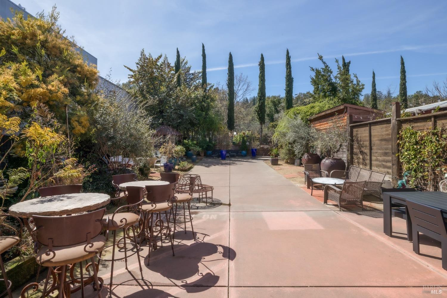 21015 Geyserville Ave