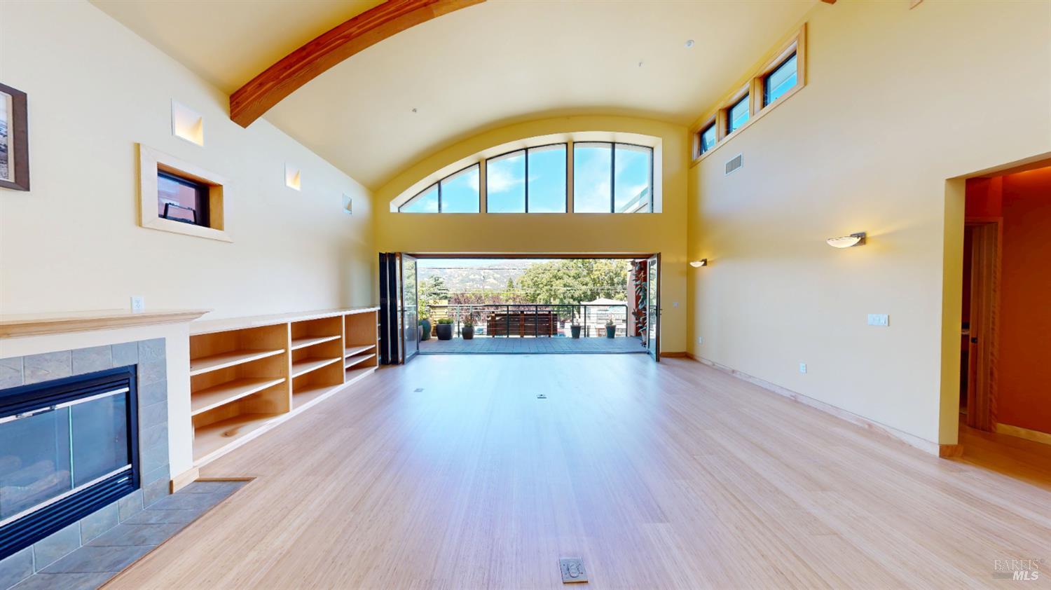 21015 Geyserville Ave