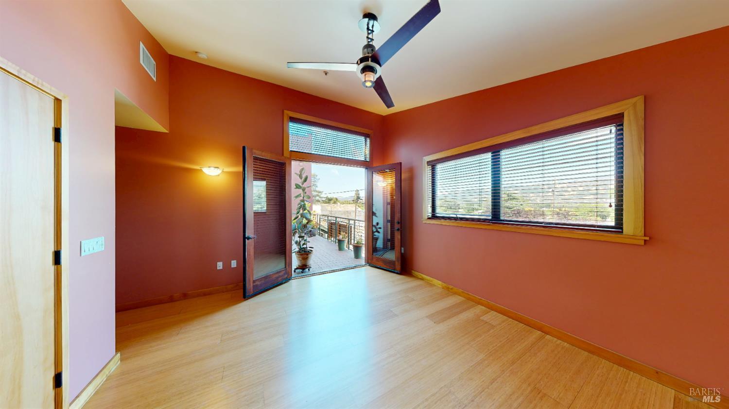 21015 Geyserville Ave