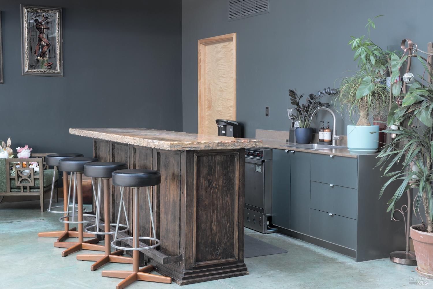 21015 Geyserville Ave