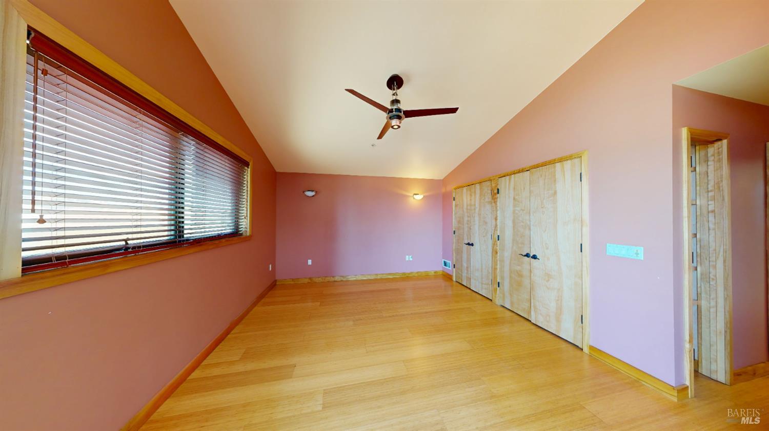 21015 Geyserville Ave