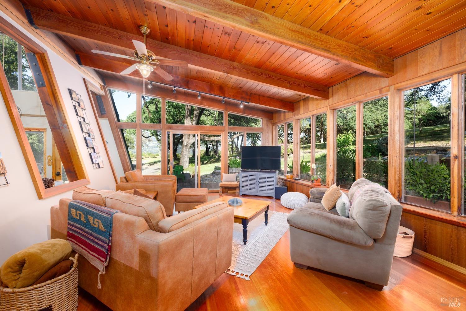 350 Canyon Rd