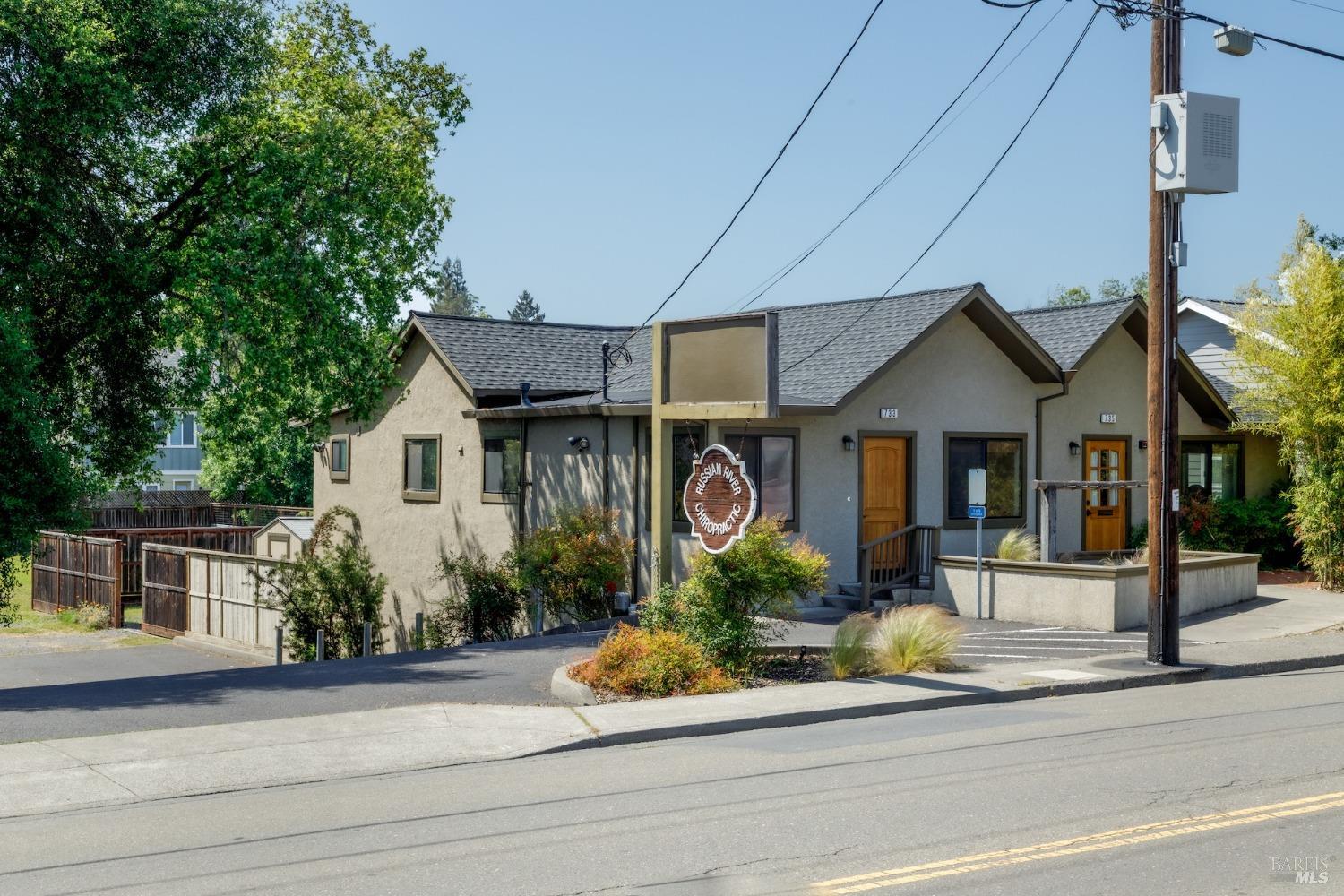 733-735 Healdsburg Ave