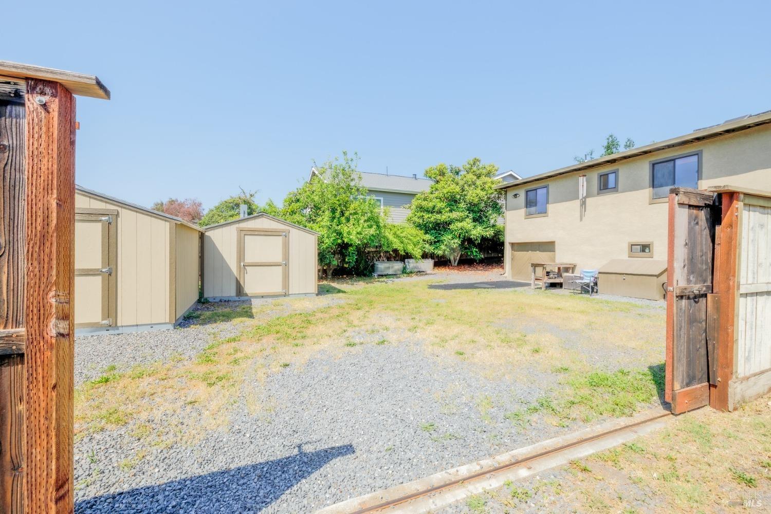 733-735 Healdsburg Ave