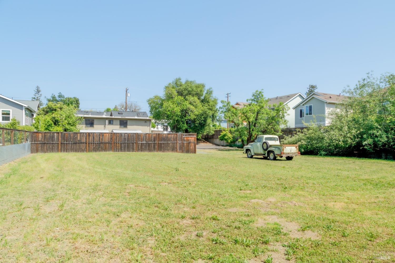 733-735 Healdsburg Ave