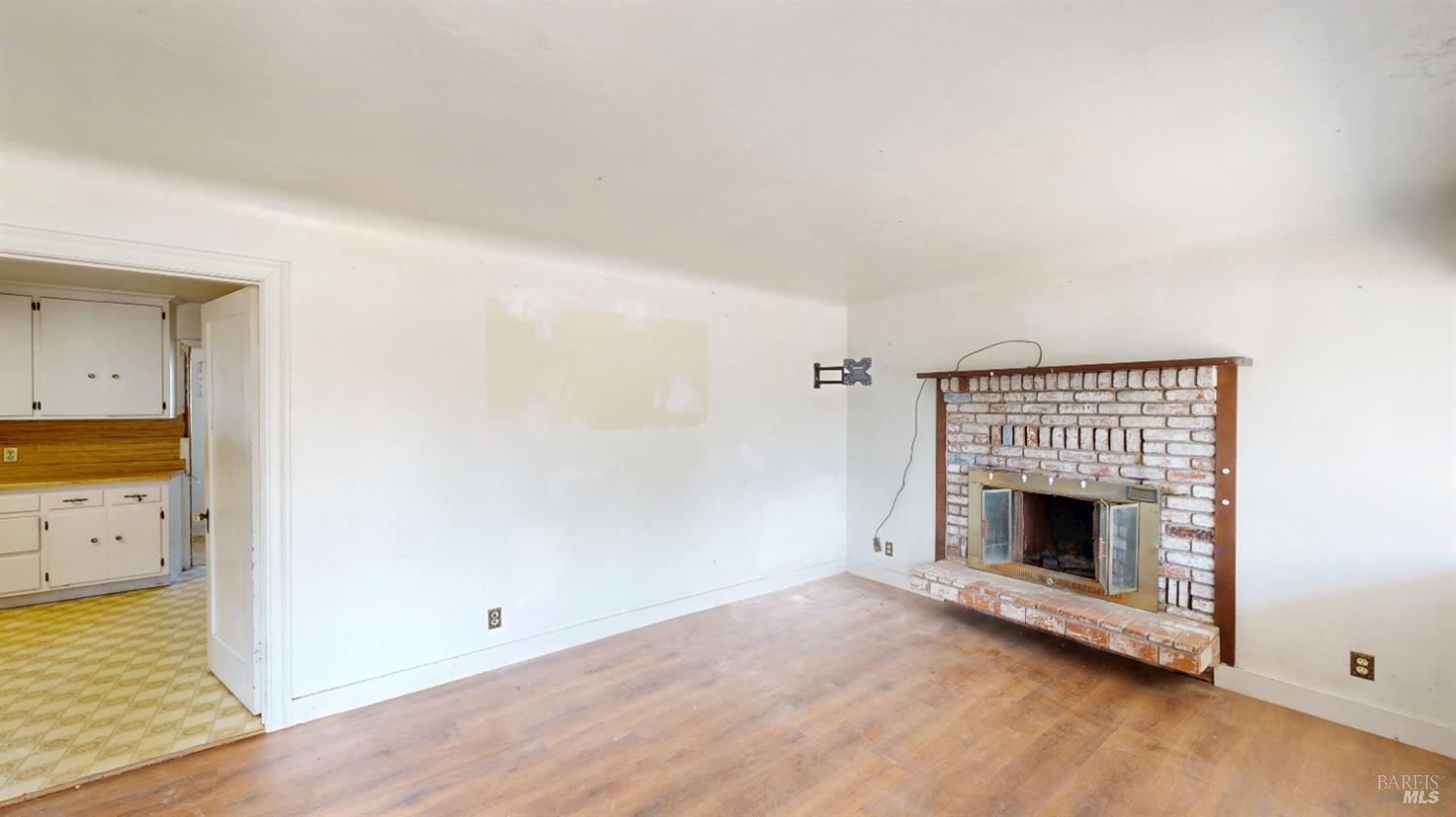 87 Front St