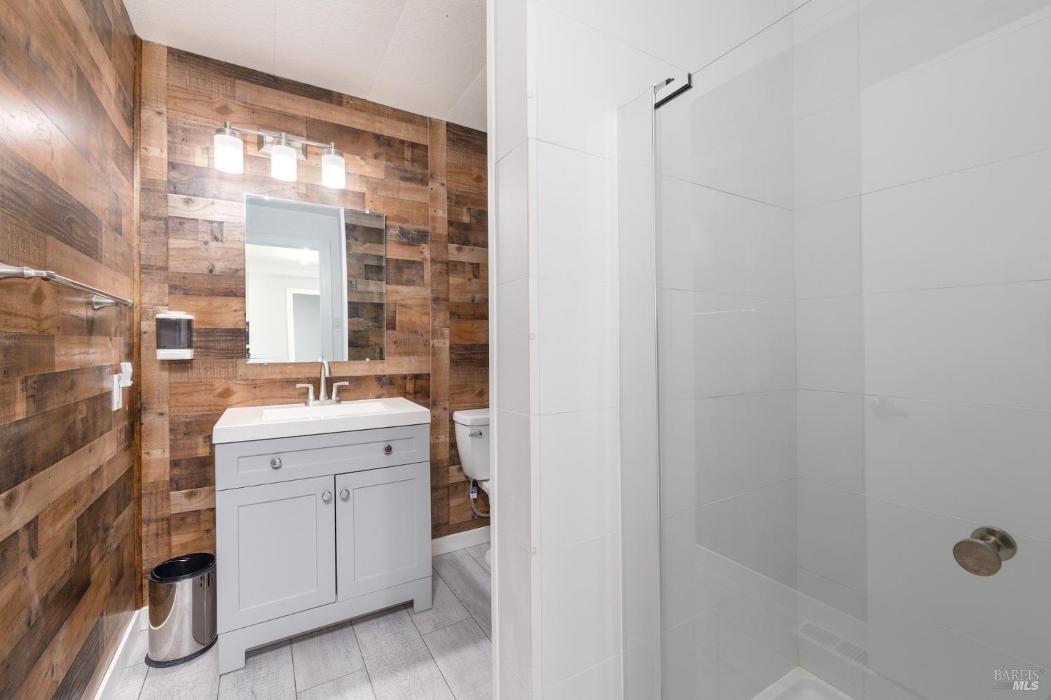 21249 Geyserville Ave