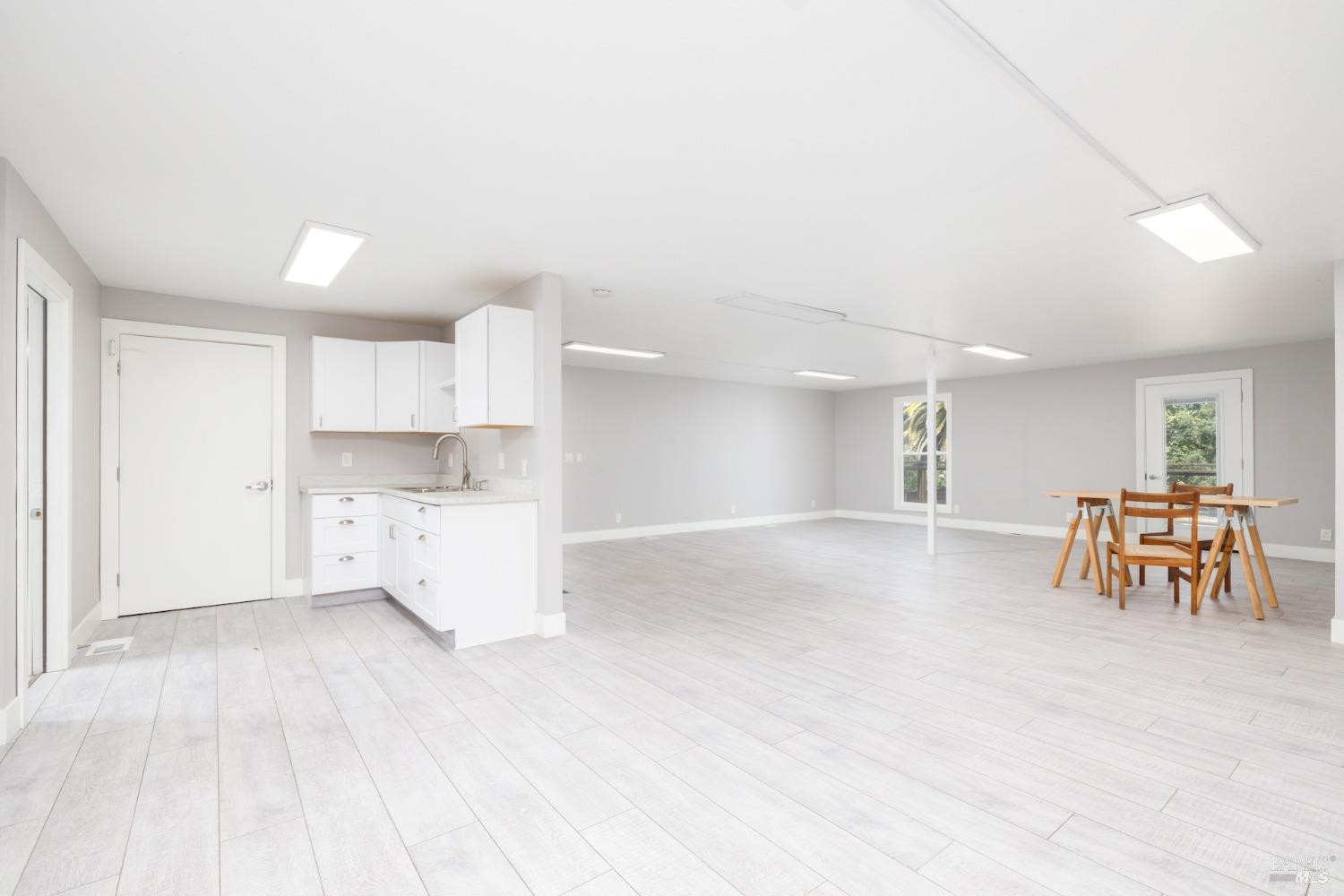 21249 Geyserville Ave