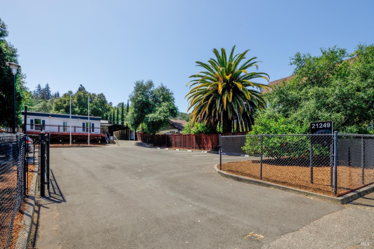 21249 Geyserville Ave
