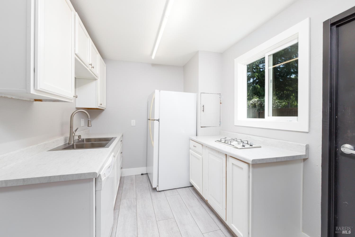 21249 Geyserville Ave