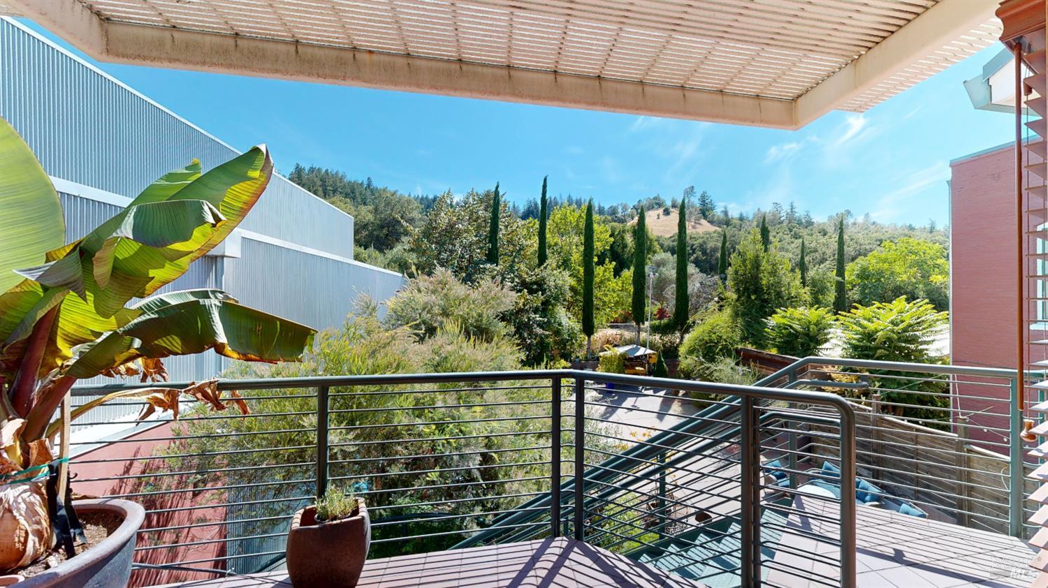 21015 Geyserville Ave