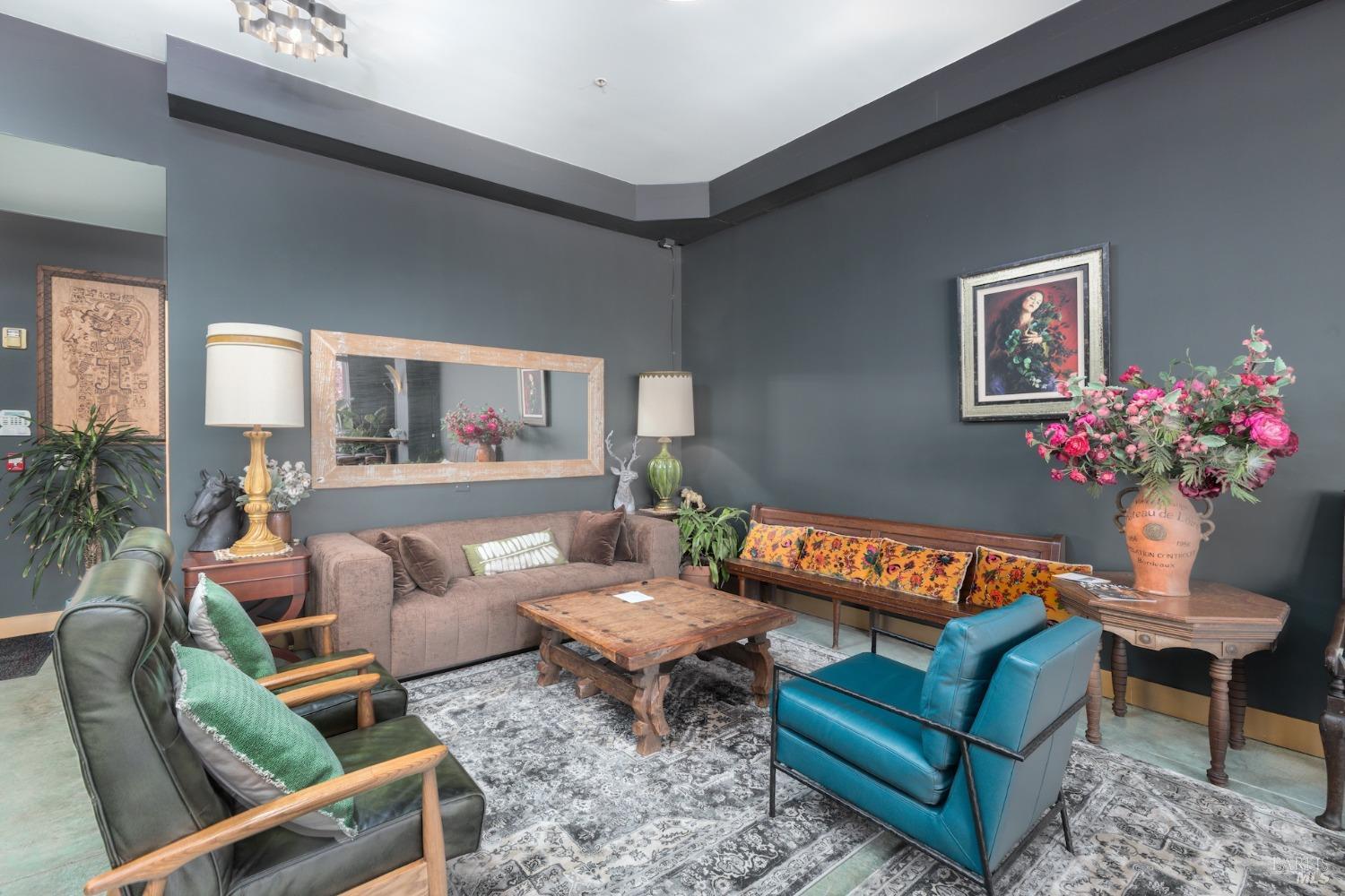 21015 Geyserville Ave