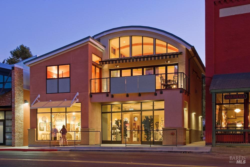 21015 Geyserville Ave