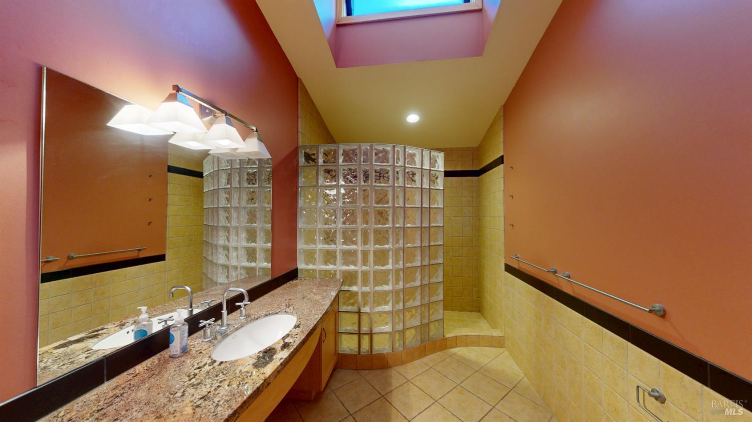 21015 Geyserville Ave