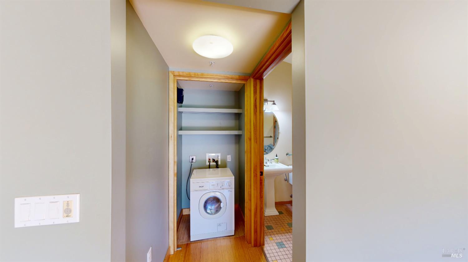 21015 Geyserville Ave