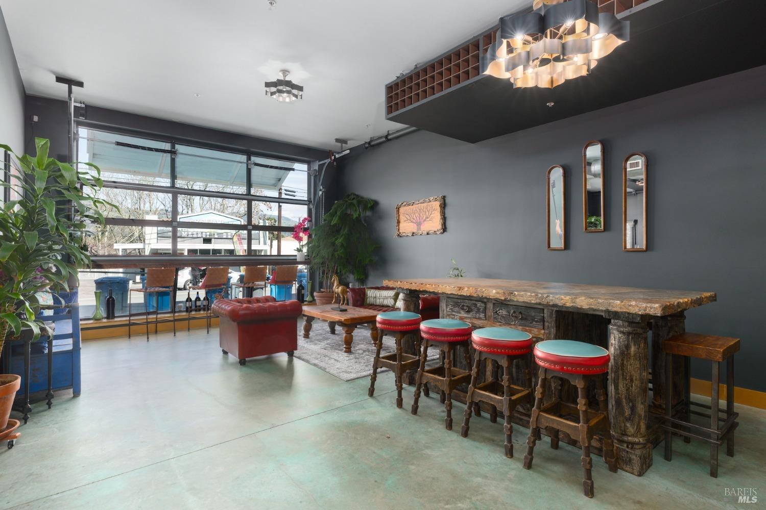 21015 Geyserville Ave